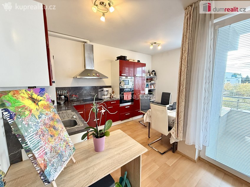 Pronájem bytu 2+kk 72 m^2 Miroslava Hajna, Praha 18 