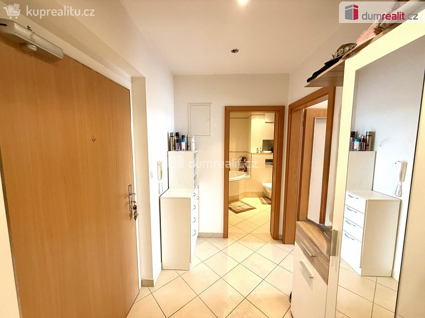 Pronájem bytu 2+kk 72 m^2 Miroslava Hajna, Praha 18 