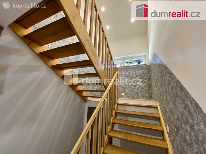 Pronájem  rodinného domu 400 m^2 třída Vítězství, Mariánské Lázně 