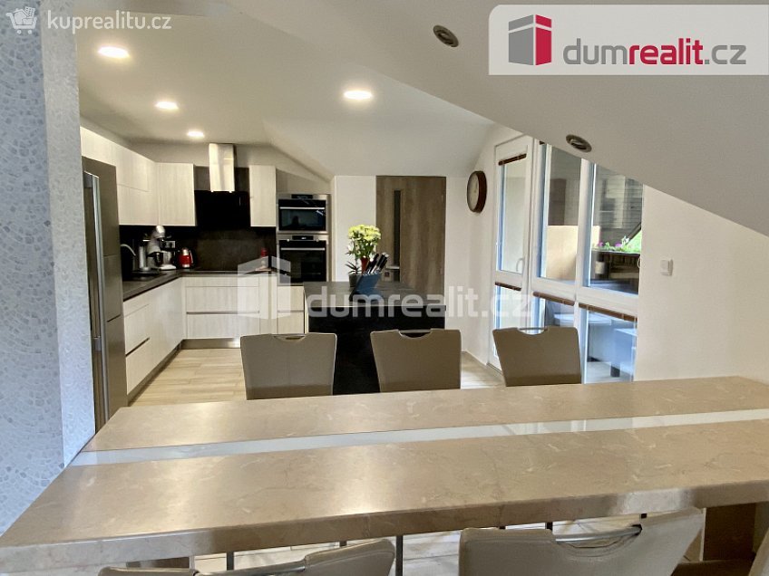 Pronájem  rodinného domu 400 m^2 třída Vítězství, Mariánské Lázně 