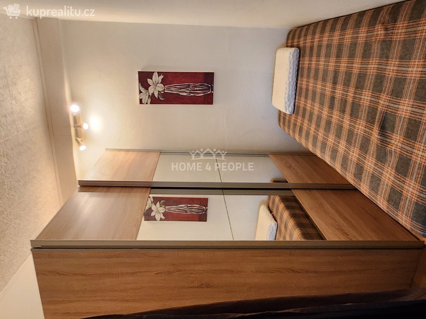 Pronájem bytu 1+1 40 m^2 Zvonková, Praha 10 