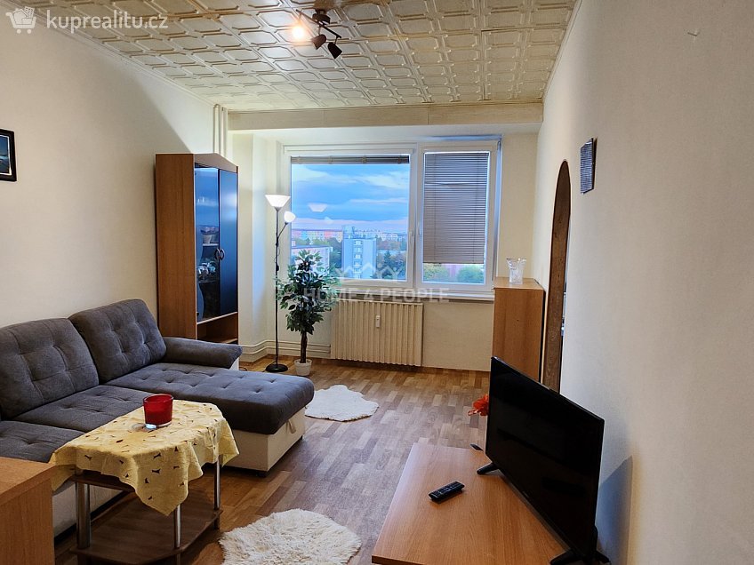 Pronájem bytu 1+1 40 m^2 Zvonková, Praha 10 