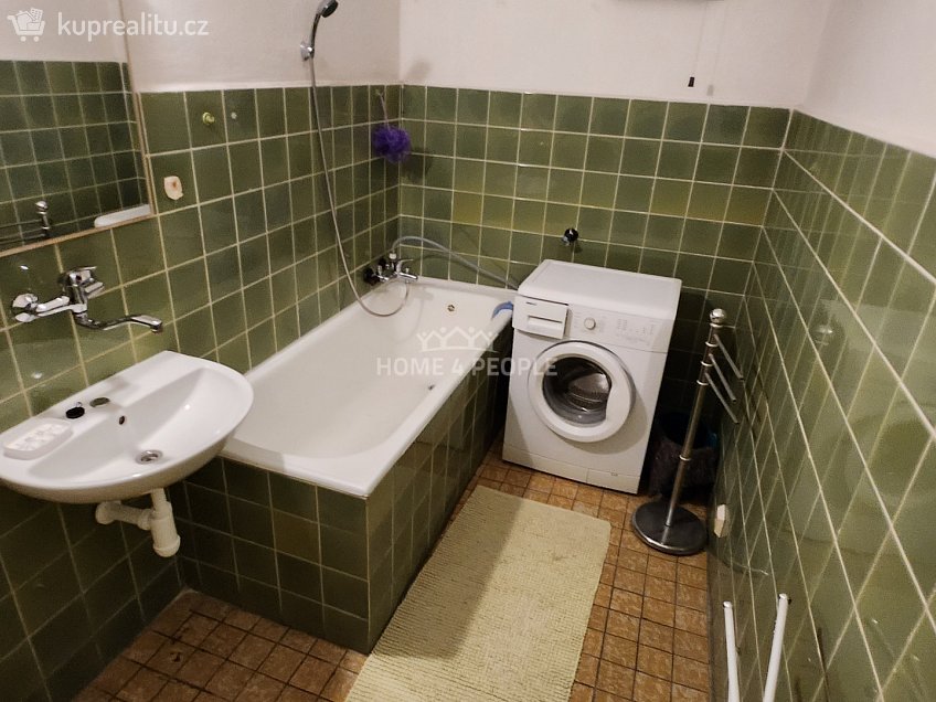 Pronájem bytu 1+1 40 m^2 Zvonková, Praha 10 