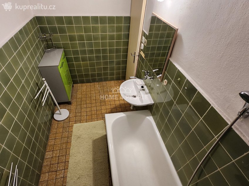 Pronájem bytu 1+1 40 m^2 Zvonková, Praha 10 