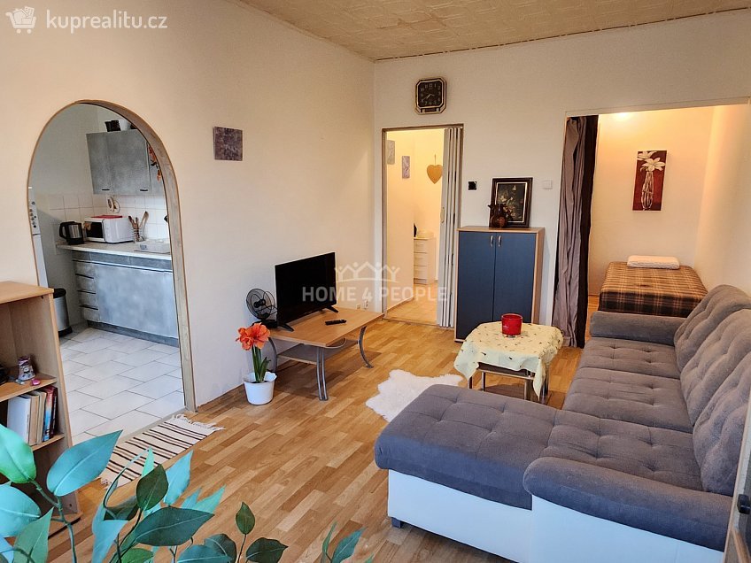 Pronájem bytu 1+1 40 m^2 Zvonková, Praha 10 