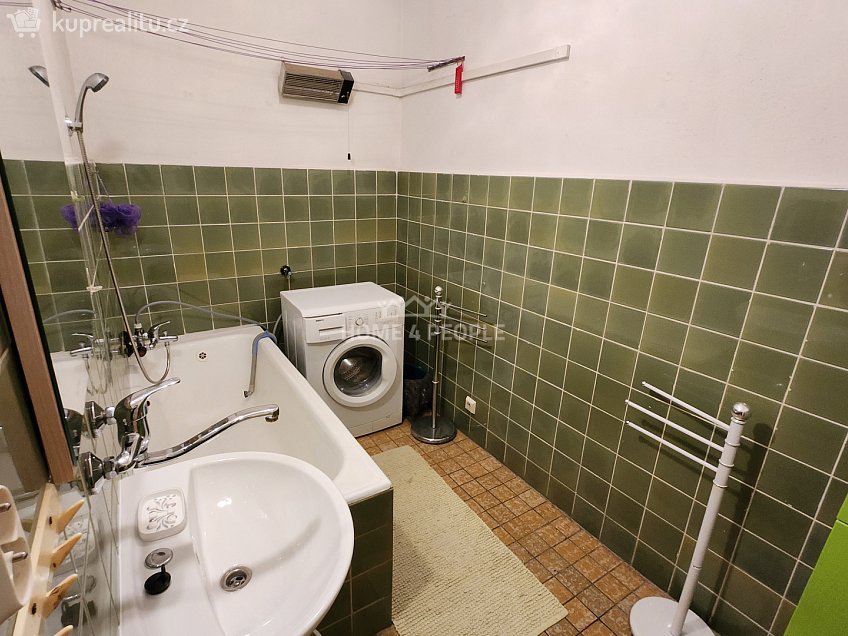 Pronájem bytu 1+1 40 m^2 Zvonková, Praha 10 