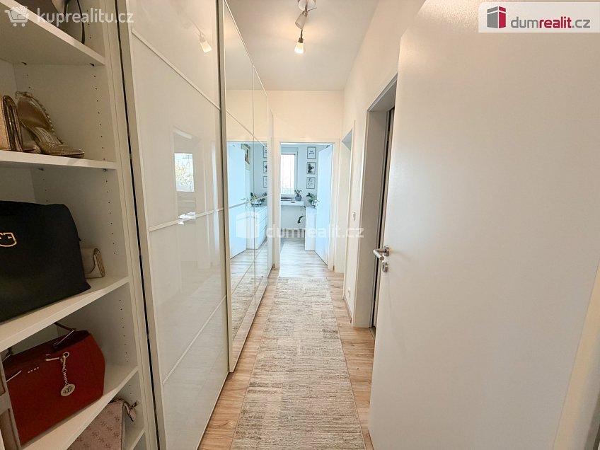 Pronájem bytu 3+kk 80 m^2 Saarinenova, Praha 9 