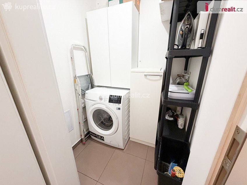 Pronájem bytu 3+kk 80 m^2 Saarinenova, Praha 9 