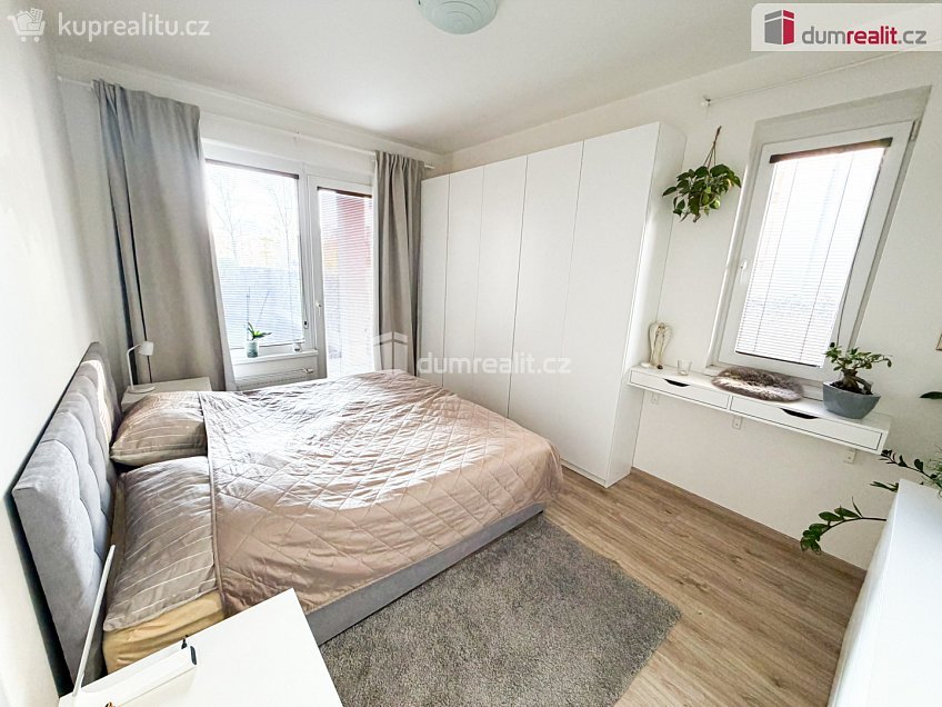 Pronájem bytu 3+kk 80 m^2 Saarinenova, Praha 9 