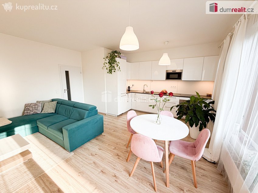 Pronájem bytu 3+kk 80 m^2 Saarinenova, Praha 9 