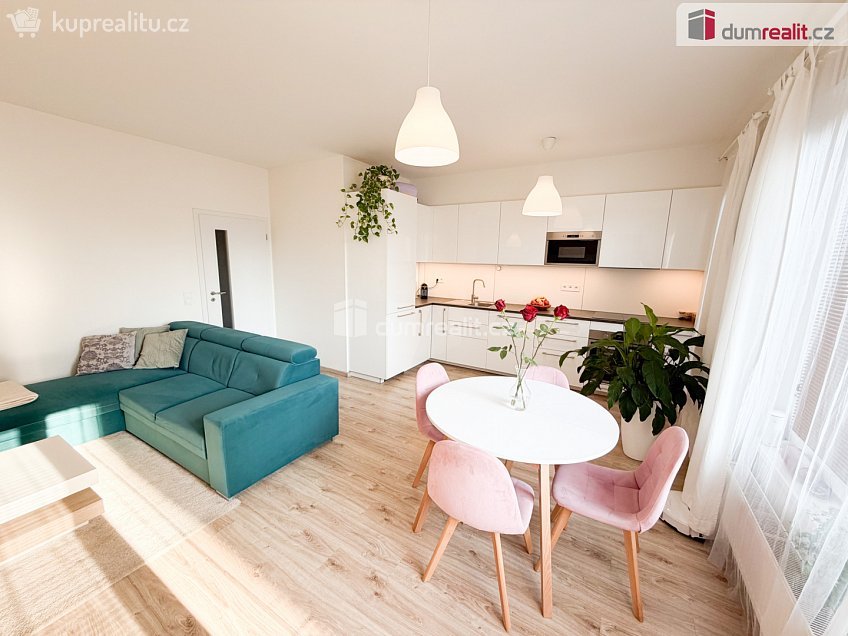 Pronájem bytu 3+kk 80 m^2 Saarinenova, Praha 9 