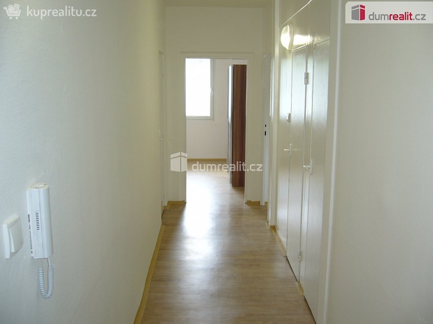 Pronájem bytu 3+1 67 m^2 Na Pěšině, Děčín 