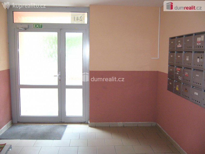 Pronájem bytu 3+1 67 m^2 Na Pěšině, Děčín 