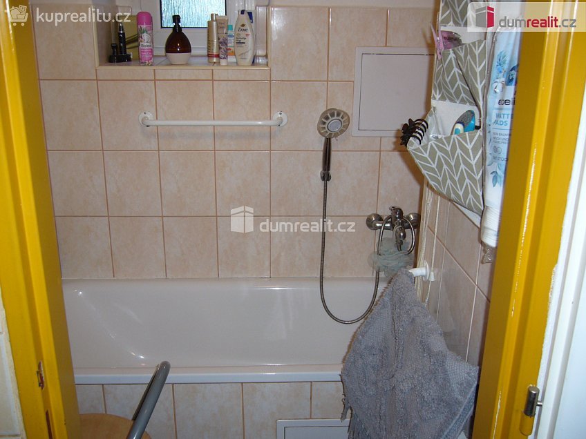 Pronájem bytu 2+1 58 m^2 Revoluční nám., Děčín 