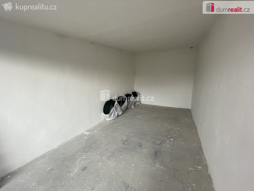 Pronájem  garáže 18 m^2 Průmyslová, Hodonín 