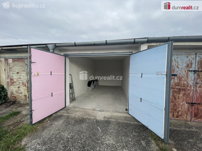 Pronájem  garáže 18 m^2 Průmyslová, Hodonín 