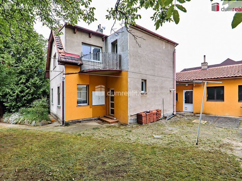Prodej  rodinného domu 320 m^2 K úvozu, Praha-Lochkov 