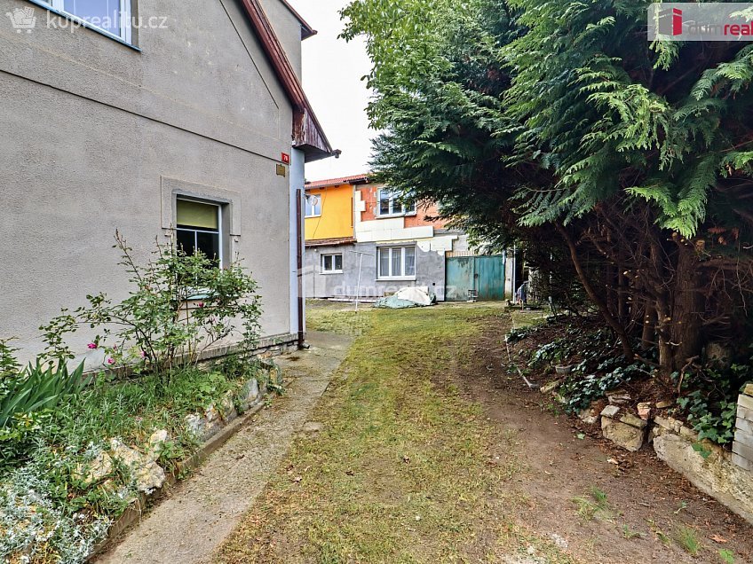 Prodej  rodinného domu 320 m^2 K úvozu, Praha-Lochkov 