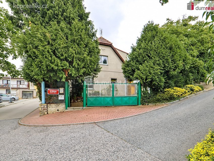 Prodej  rodinného domu 320 m^2 K úvozu, Praha-Lochkov 