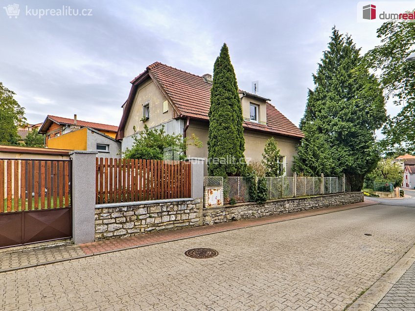 Prodej  rodinného domu 320 m^2 K úvozu, Praha-Lochkov 