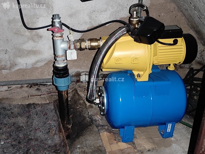 Prodej  rodinného domu 60 m^2 Holenická, Praha 19 