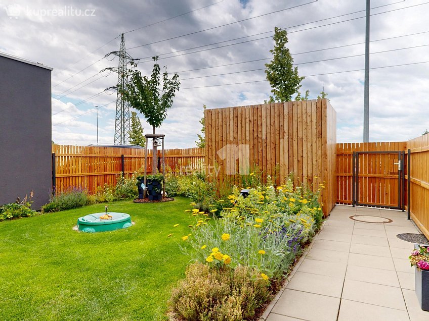 Pronájem  rodinného domu 136 m^2 Manželů Dostálových, Praha 14 