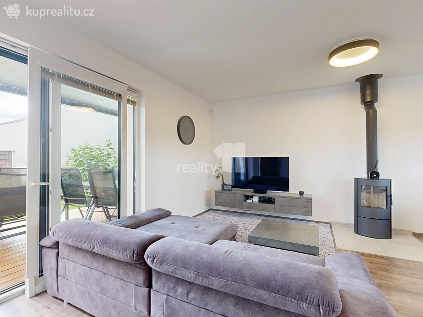 Pronájem  rodinného domu 136 m^2 Manželů Dostálových, Praha 14 