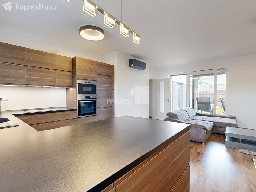 Pronájem  rodinného domu 136 m^2 Manželů Dostálových, Praha 14 