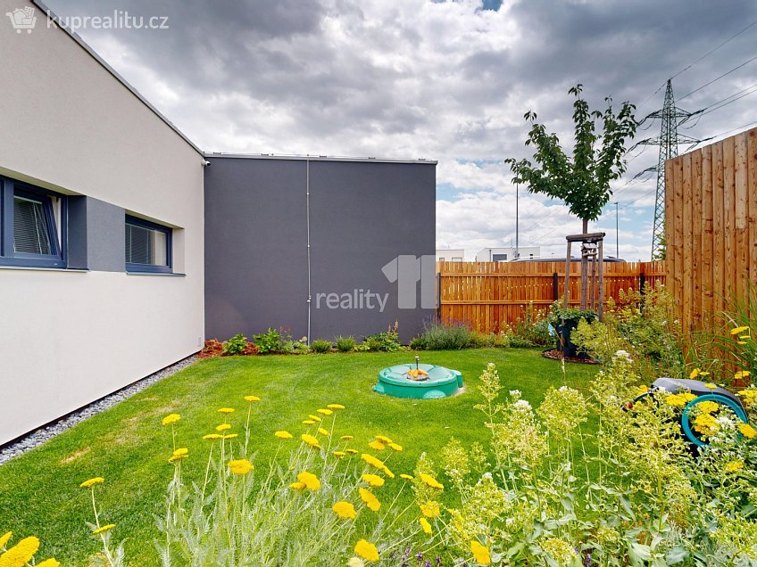 Pronájem  rodinného domu 136 m^2 Manželů Dostálových, Praha 14 