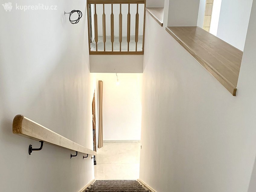 Prodej  rodinného domu 200 m^2 Velká Hleďsebe, Velká Hleďsebe 