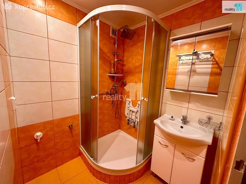 Pronájem bytu 3+1 79 m^2 Nálepkova, Děčín 