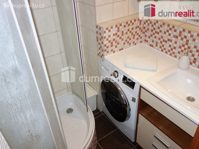 Pronájem bytu 2+1 56 m^2 Budovatelská, Břeclav 