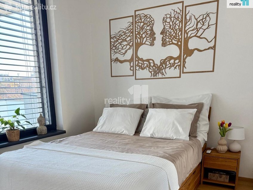 Prodej bytu 2+kk 113 m^2 Azzoniho, Praha 10 