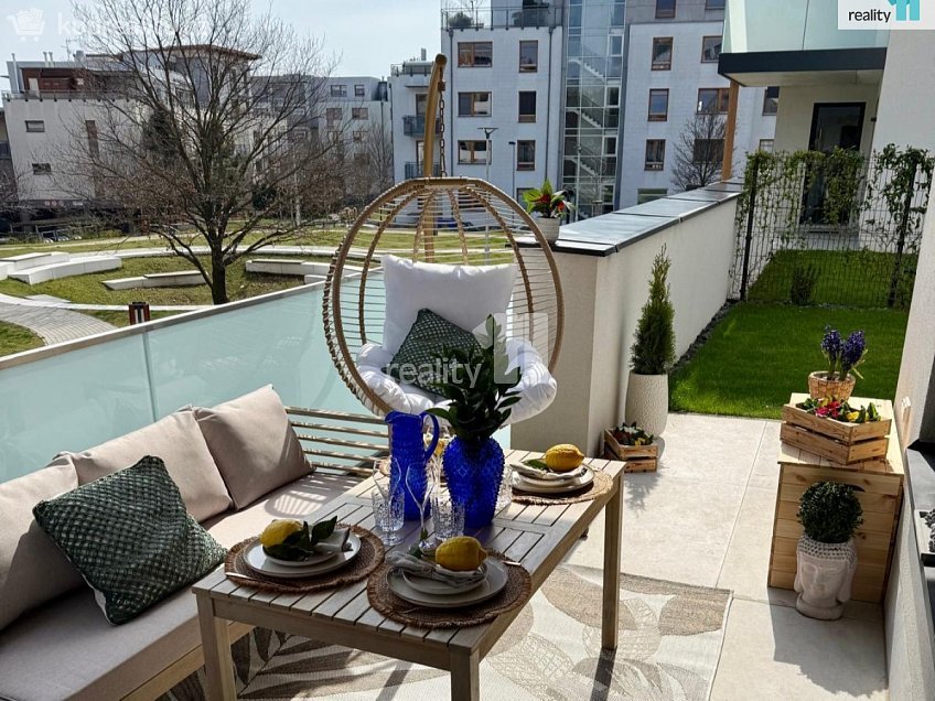 Prodej bytu 2+kk 113 m^2 Azzoniho, Praha 10 