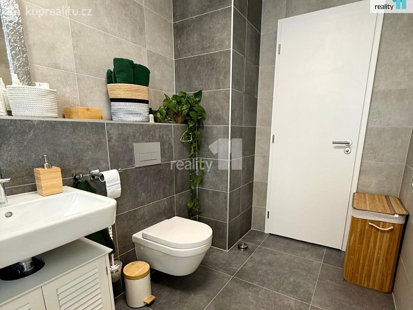 Prodej bytu 2+kk 113 m^2 Azzoniho, Praha 10 