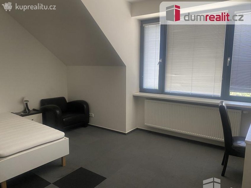 Pronájem bytu 1+kk 16 m^2 Pilská, Praha 14 