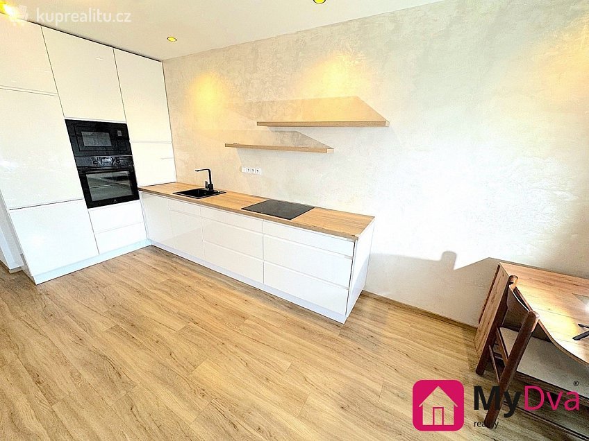 Pronájem bytu 2+kk 58 m^2 Havlíčkova, Havlíčkova Borová 