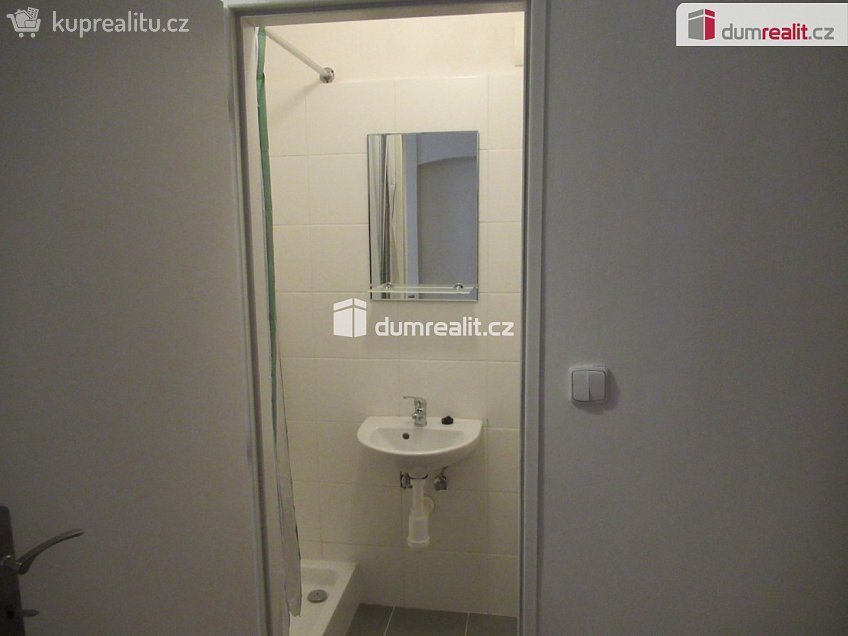 Pronájem bytu 1+1 29 m^2 Holečkova, Praha 5 