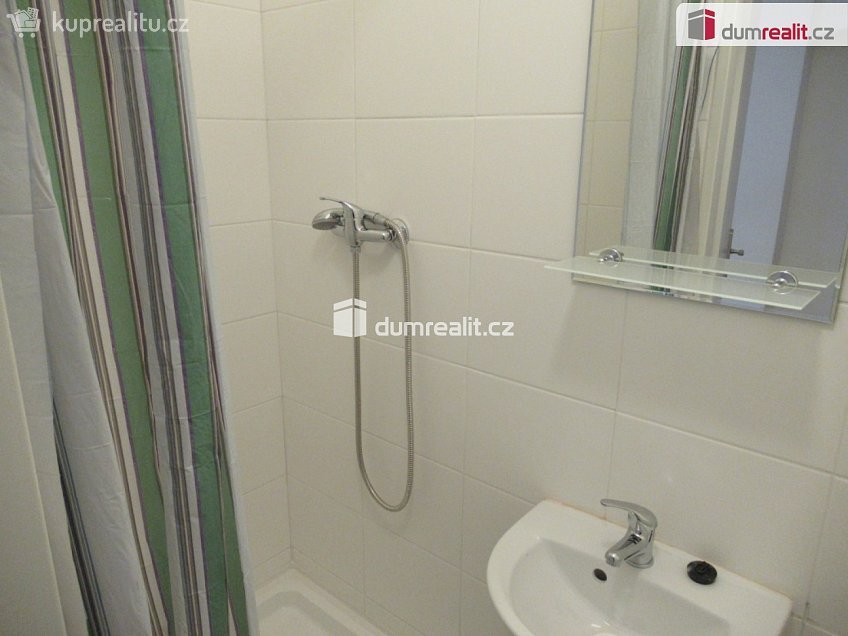 Pronájem bytu 1+1 29 m^2 Holečkova, Praha 5 