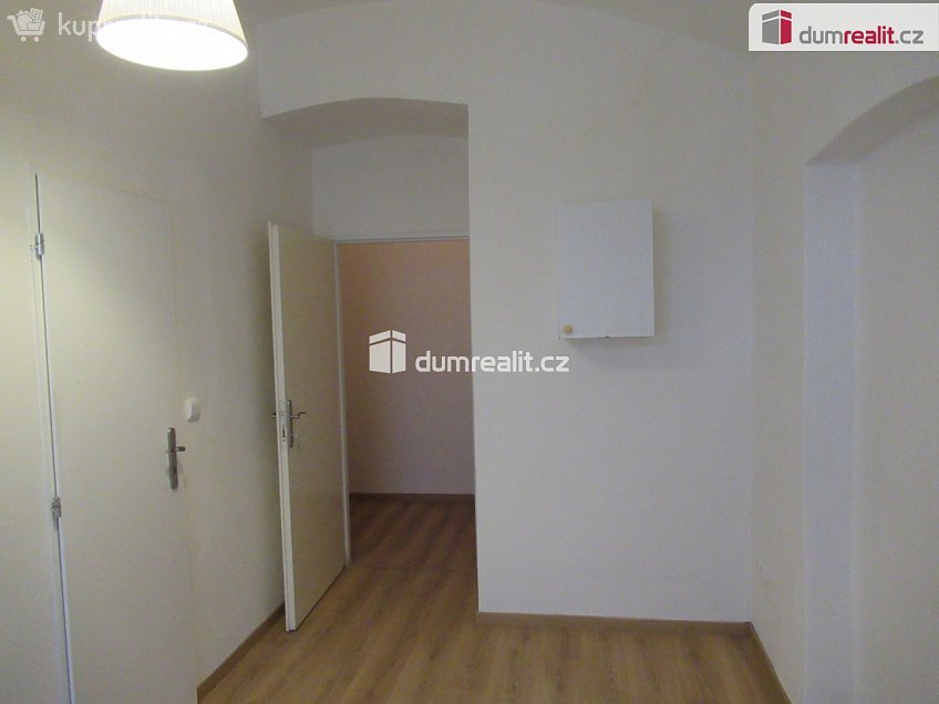 Pronájem bytu 1+1 29 m^2 Holečkova, Praha 5 