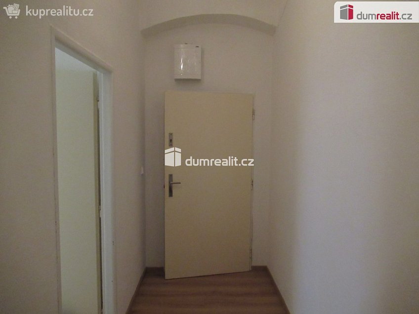 Pronájem bytu 1+1 29 m^2 Holečkova, Praha 5 