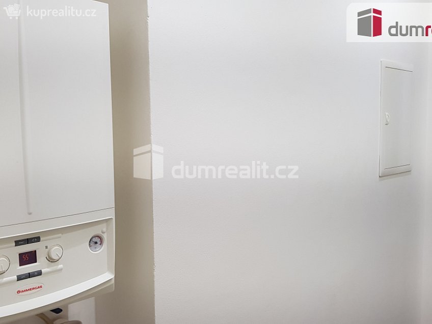 Pronájem bytu 2+kk 48 m^2 Na hroudě, Praha 10 