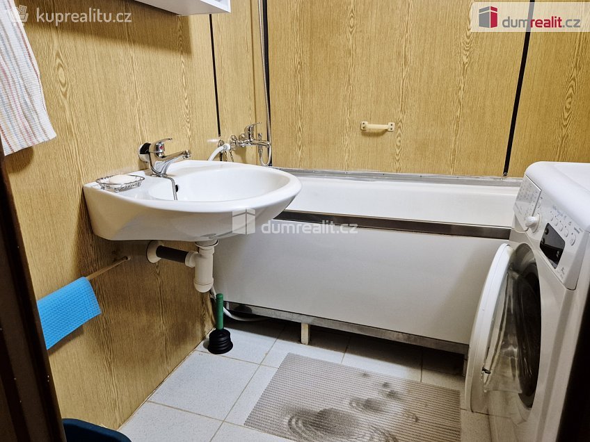 Pronájem bytu 3+1 52 m^2 Lhenická, České Budějovice 