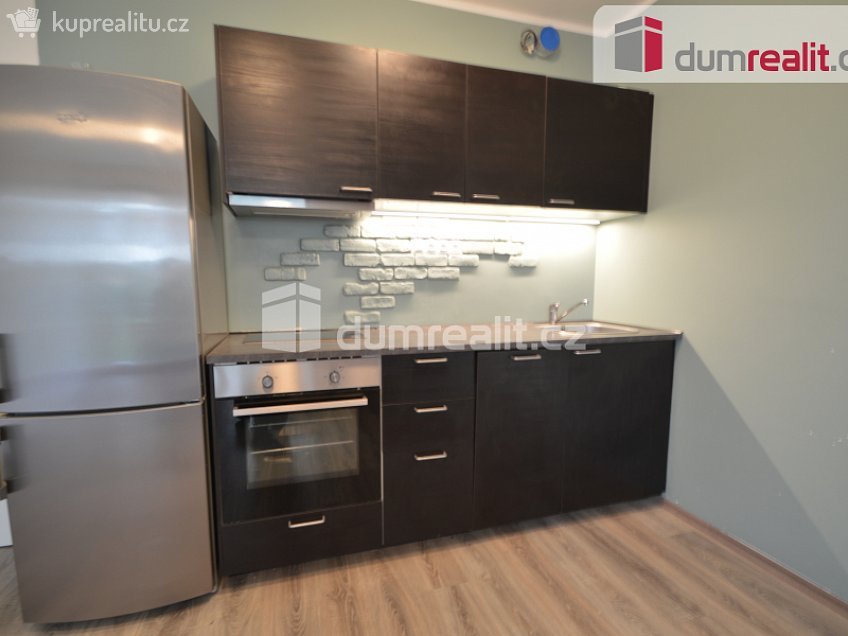 Pronájem bytu 1+kk 35 m^2 Modrého, Praha 9 