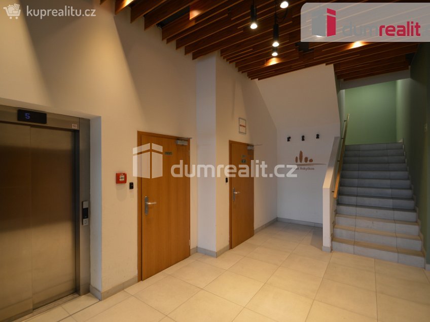 Pronájem bytu 1+kk 35 m^2 Modrého, Praha 9 