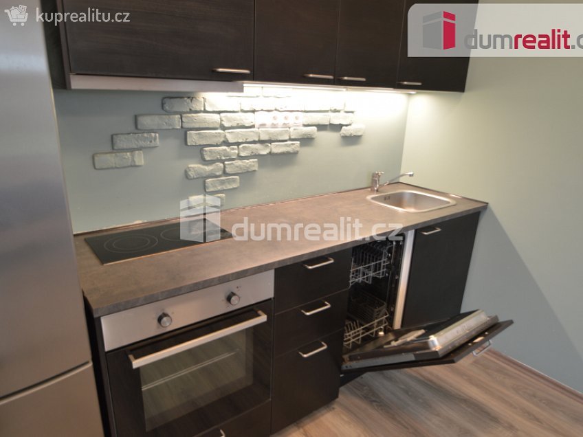 Pronájem bytu 1+kk 35 m^2 Modrého, Praha 9 