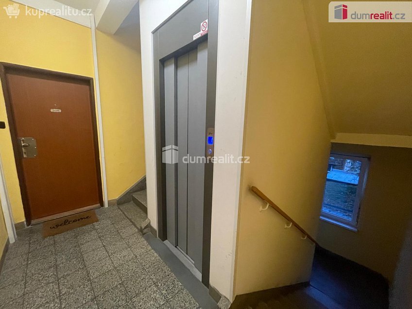 Pronájem bytu 3+1 63 m^2 náměstí Republiky, Opava 