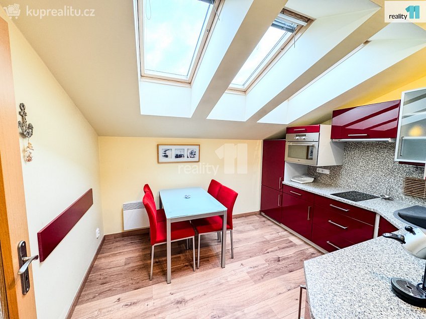 Prodej bytu 2+1 61 m^2 Slapy, Slapy 