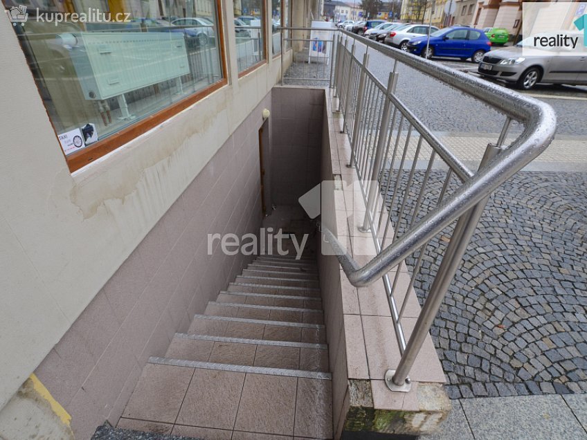 Pronájem  obchodních prostor 297 m^2 Husova, Humpolec 