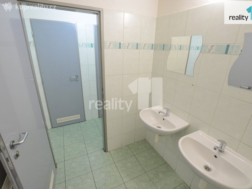 Pronájem  obchodních prostor 297 m^2 Husova, Humpolec 